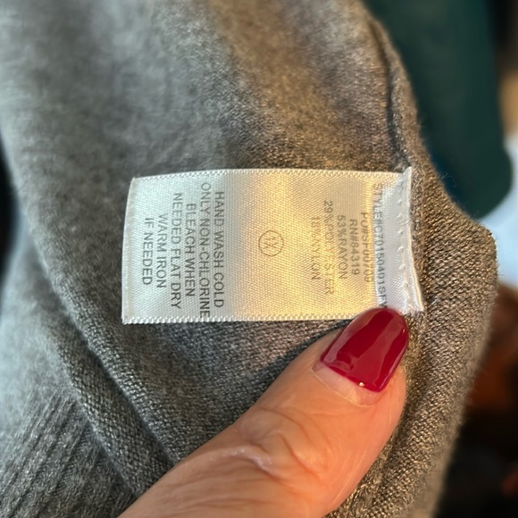 Evolution winter/fall grey casual sqeater.  Good condition, some piling 1x - Picture 5 of 5